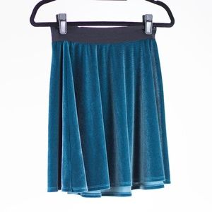 STYLE MINT Velvet Skirt Size 2